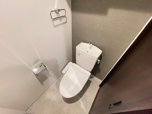 トイレ　※写真は同タイプの別号室です