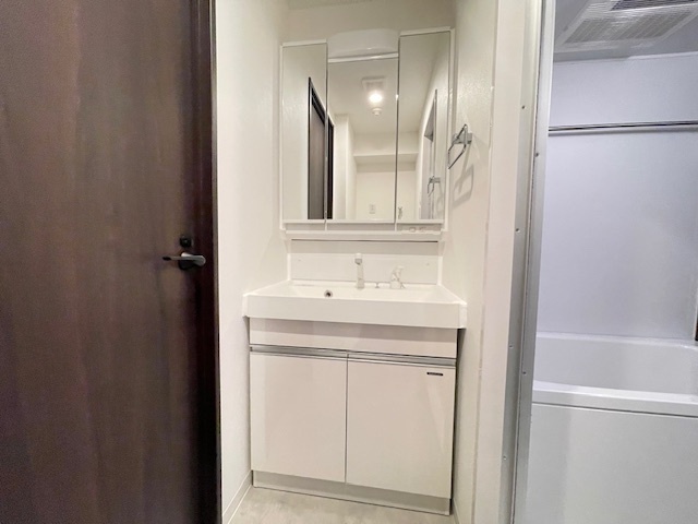 洗面設備　※写真は同タイプの別号室です