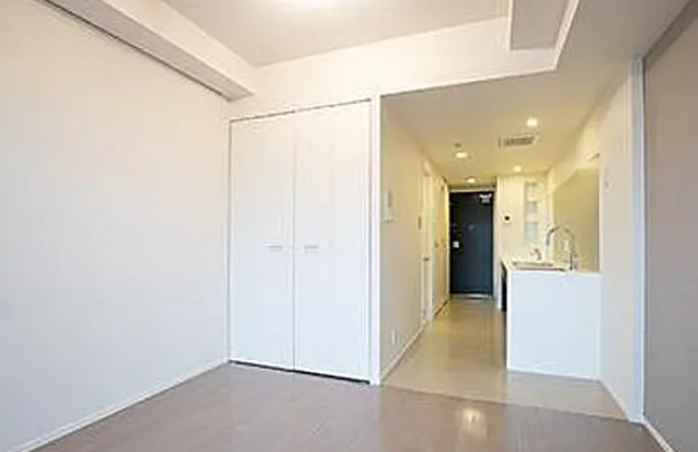 居室・リビング　別部屋の写真を使用しております。