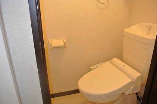 トイレ　温水洗浄便座