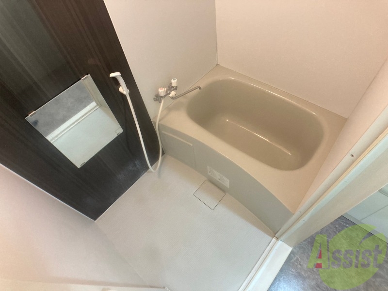 バス・シャワールーム　お風呂になります。一日の疲れを癒してくださいね。