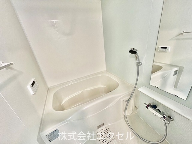 バス・シャワールーム　追い焚き機能付きです。