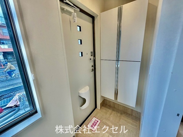 玄関　シューズBOX完備の玄関です。
