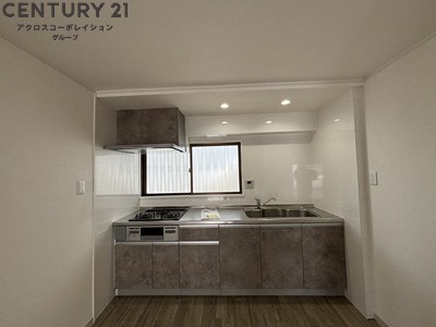 キッチン　採光あり明るいキッチン♪