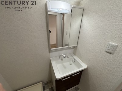 洗面設備　洗面所内に室内洗濯機置場がついてます！