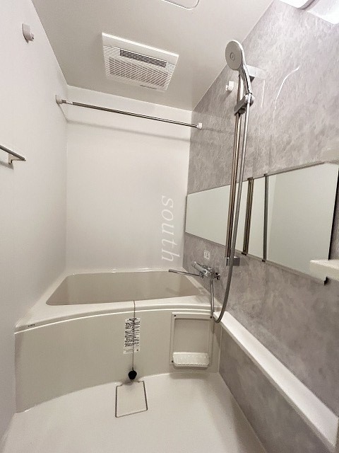 バス・シャワールーム　浴室乾燥機付き