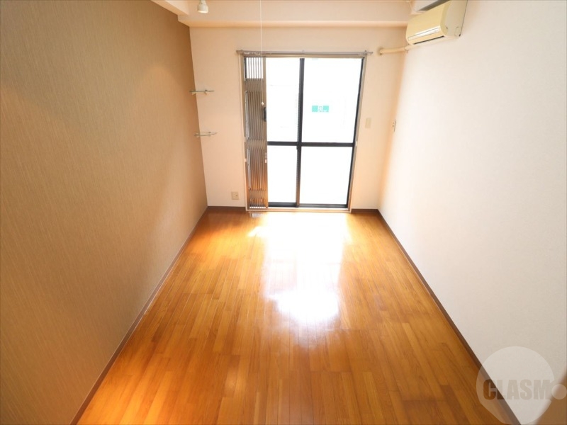 居室・リビング　明るい洋室です