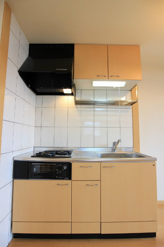 キッチン　収納も多く使い易い。※別号室の写真です。