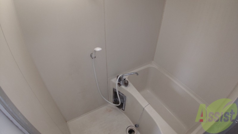 バス・シャワールーム　こちらはお風呂です。一日の疲れを癒してください。