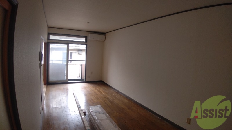 居室・リビング　１２帖のＬＤＫです。広々としてきれいですね。