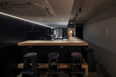 飲食店　真皿(マッサラ)（飲食店）まで222m