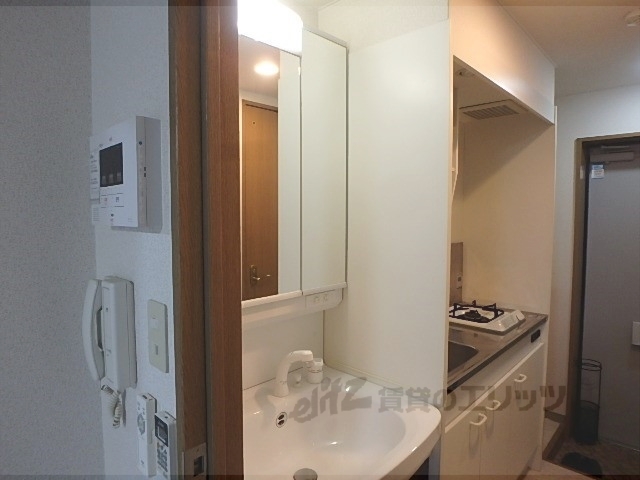 洗面設備　姿見つきです。