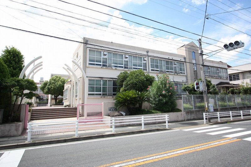 中学校　名古屋市立原中学校（中学校）まで620m