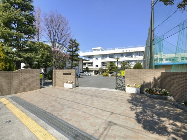 中学校　戸田市立戸田東中学校（中学校）まで761m