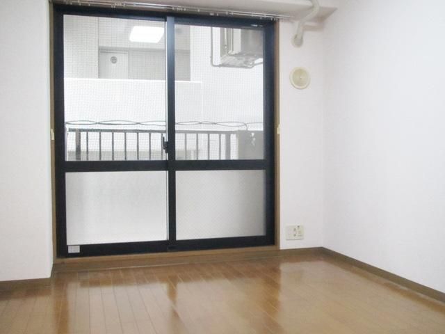 居室・リビング　★洋室６帖★