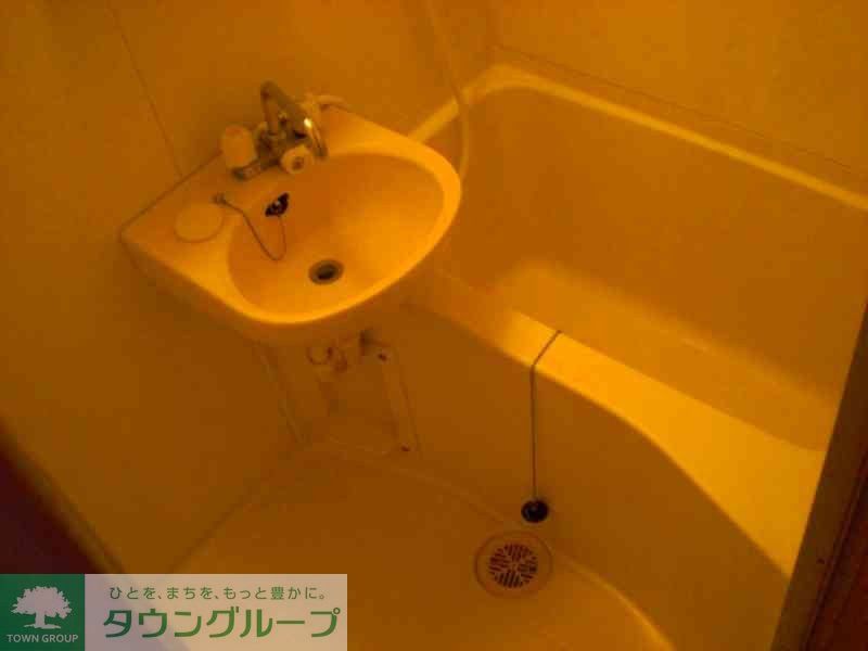 バス・シャワールーム　形状は現状に優先します。