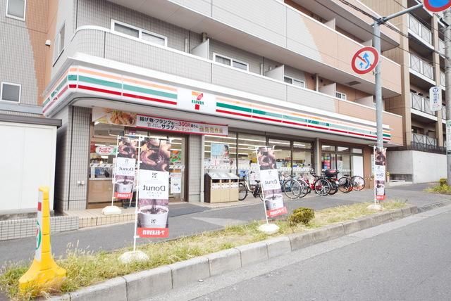コンビニ　セブンイレブン東浦和駅南店（コンビニ）まで566m