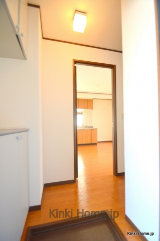 玄関　写真は別のお部屋のものでございます