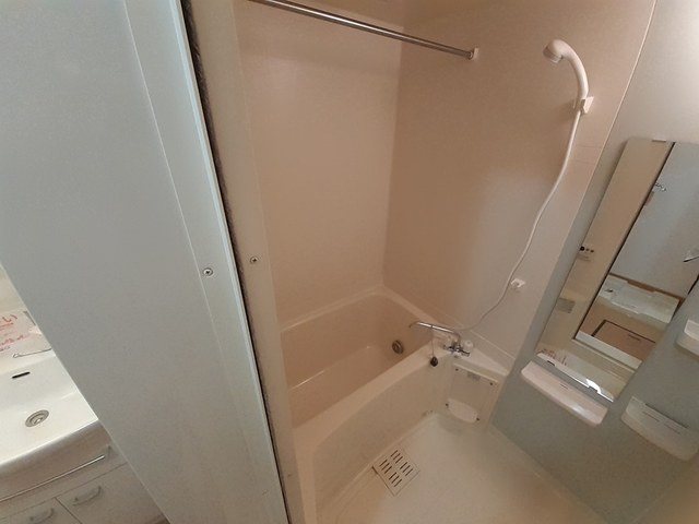 バス・シャワールーム　※同型タイプの写真です。