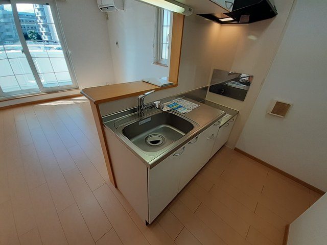 キッチン　※同型タイプの写真です。
