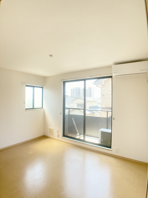 居室・リビング　※補修前の参考画像の為、設備等は現況優先。