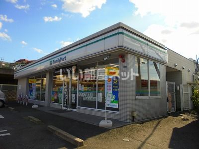 コンビニ　ファミリーマート 奈良鶴舞東町店（コンビニ）まで1050m