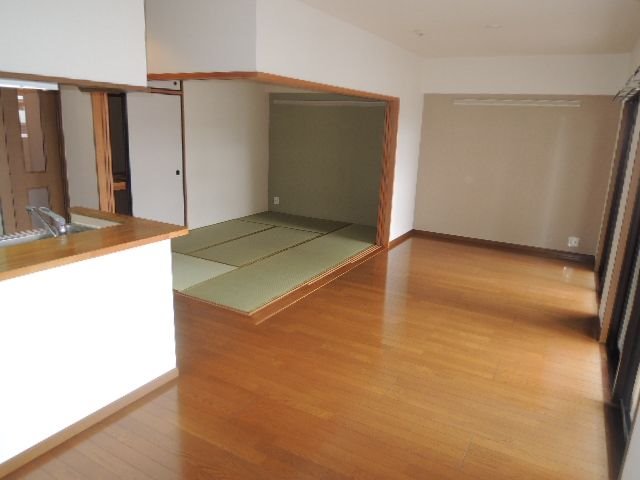 居室・リビング　リビング　 ※別号室参考写真