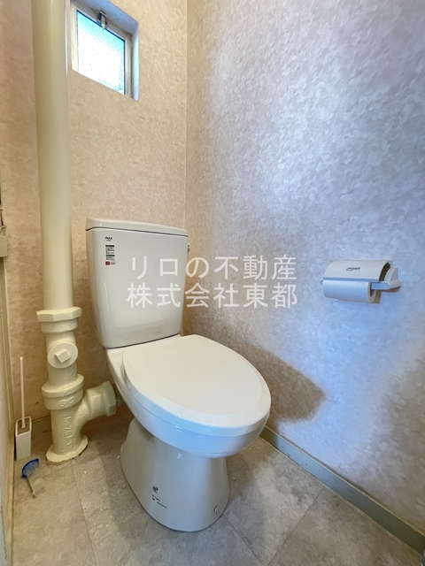 トイレ　窓があるので、換気バッチリです☆
