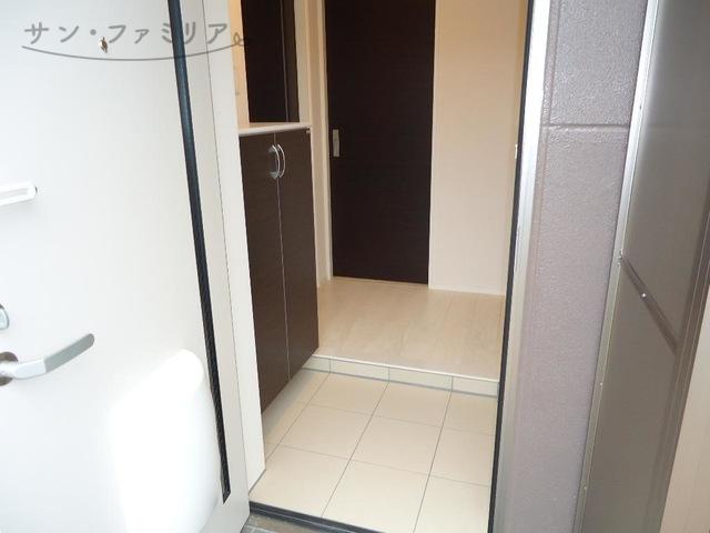 玄関　同一物件別部屋写真