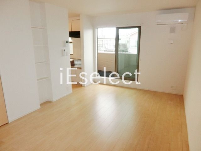 居室・リビング　日当たり良好です。