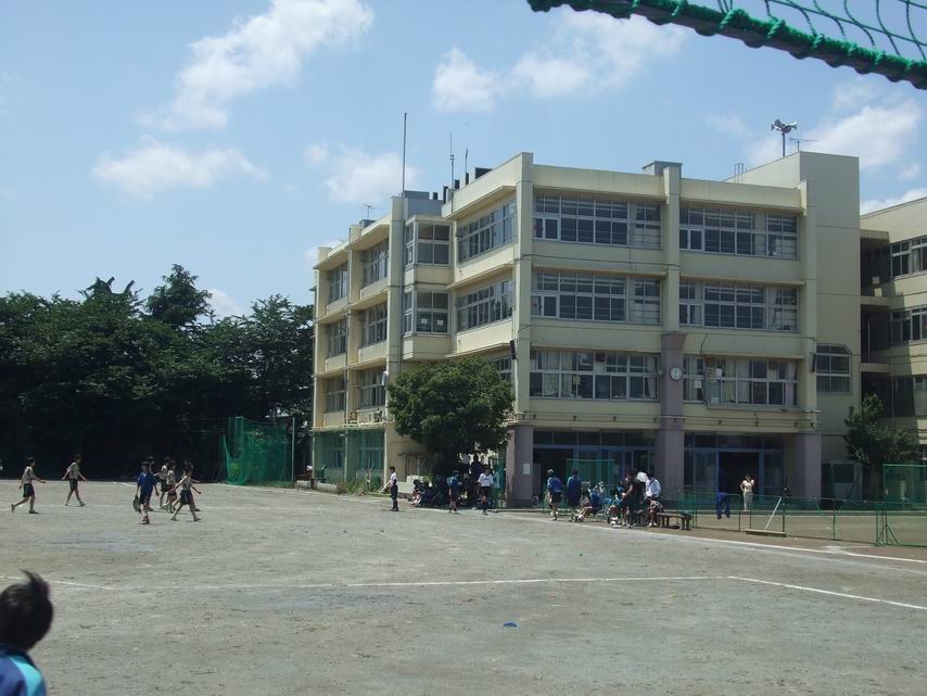 中学校　西東京市立保谷中学校（中学校）まで396m