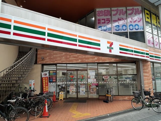 コンビニ　セブンイレブン様（コンビニ）まで211m