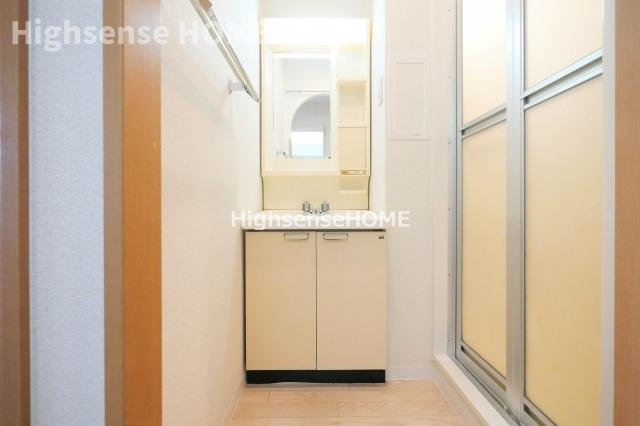 洗面設備　コンパクトで使いやすい洗面所