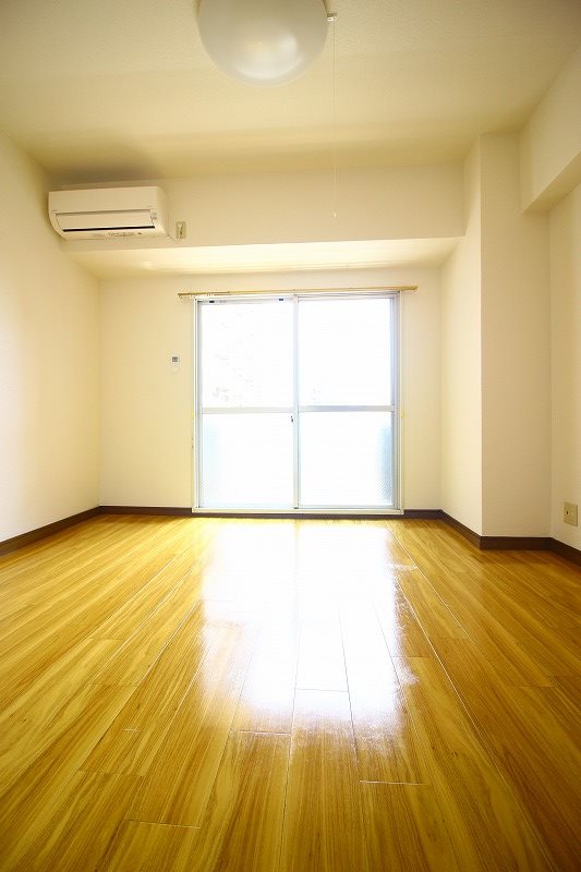 居室・リビング　広々した洋室になってます