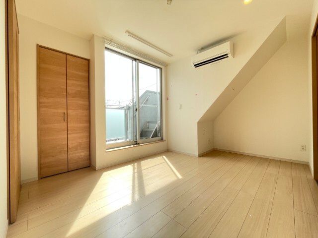 居室・リビング　同物件別室写真