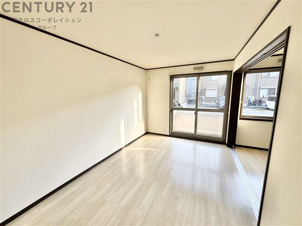 居室・リビング　明るいリビング