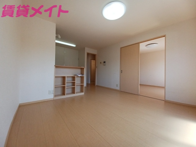 居室・リビング　別部屋反転写真です。