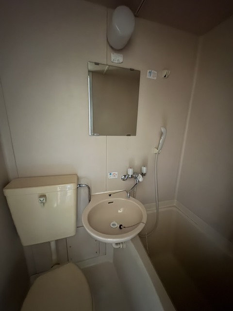 洗面設備　別部屋参考写真です