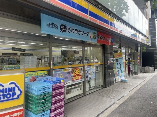 コンビニ　ミニストップ 新宿大京町店（コンビニ）まで471m