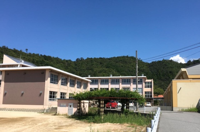 中学校　米原市立双葉中学校（中学校）まで2400m