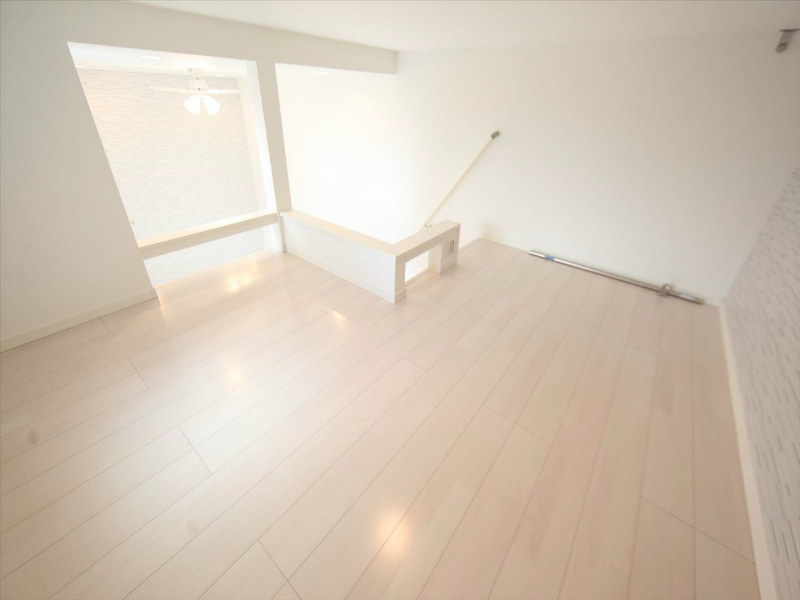 その他部屋・スペース　上階ロフト5.7帖（収納としてもお部屋としても使用できます）