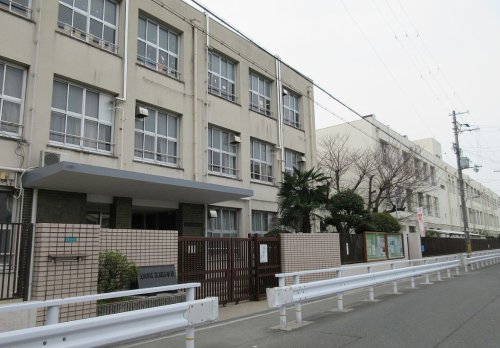 小学校　瓜破小学校（小学校）まで296m