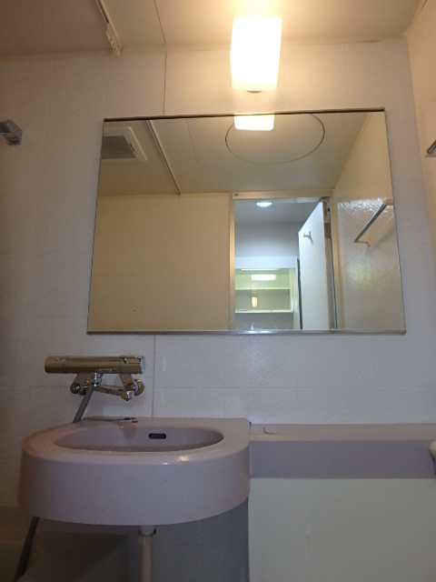 洗面設備　お風呂と一体型です