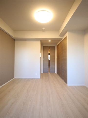 居室・リビング　明るい色調のお部屋です♪