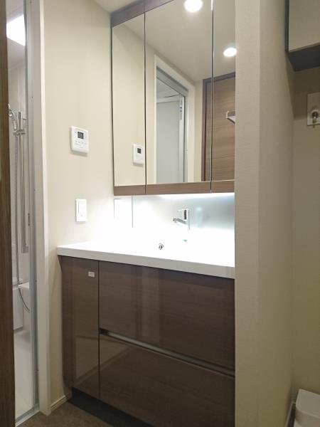 洗面設備　広い洗面スペース