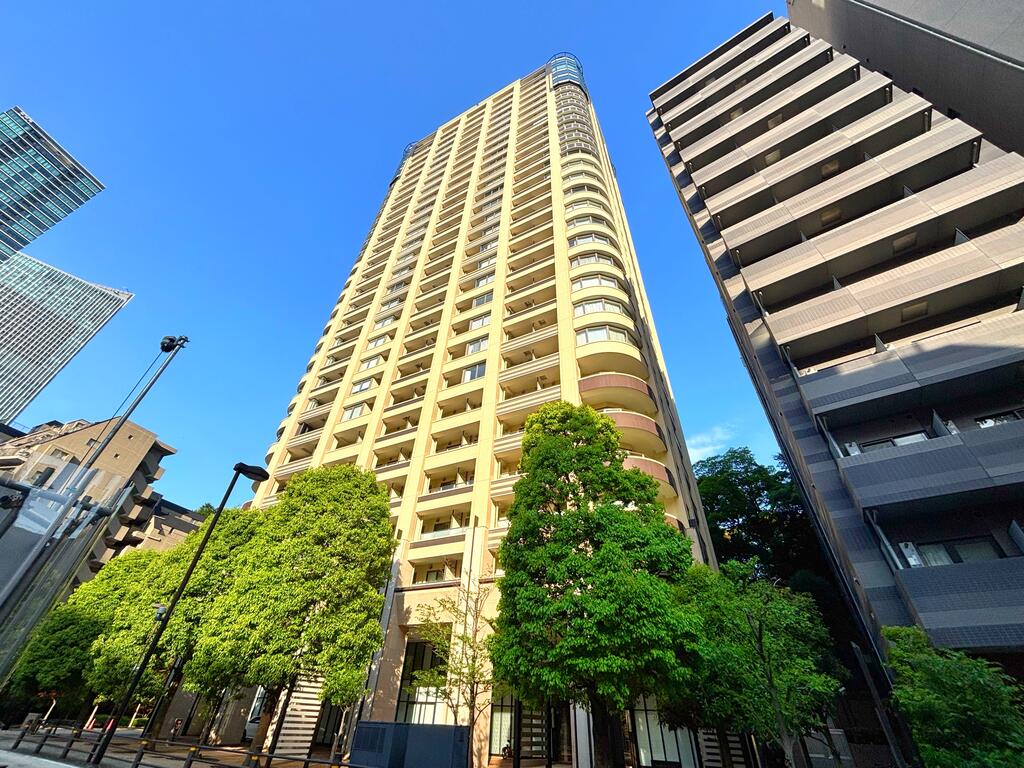 建物外観　徒歩9分圏内で3路線3駅アクセス可能♪