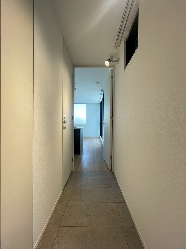 玄関　※別部屋参考写真