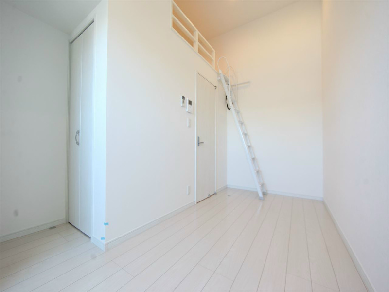 居室・リビング　洋室5.8帖　ロフト5.4帖（収納でもお部屋でも使えます）