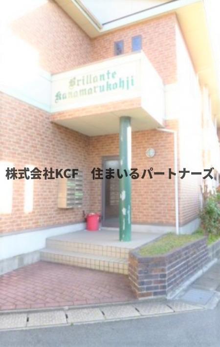 エントランス　落ち着いたエントランスです