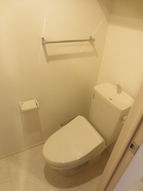 トイレ　Ｂ１０２　温水洗浄暖房便座トイレ